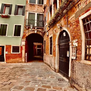 The Wolf House Venise